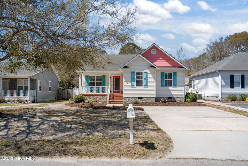 137 NE 4th Street, Oak Island, NC 28465