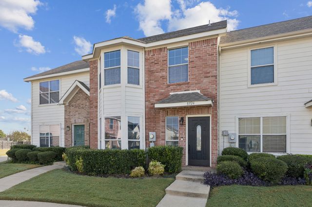 5724 Giddyup Lane, Fort Worth, TX 76179