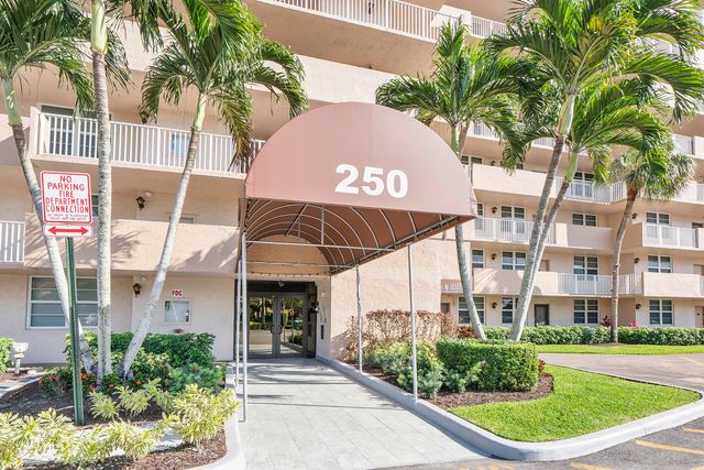 250 Jacaranda Drive 308, Plantation, FL 33324