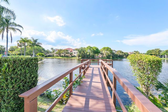 250 Jacaranda Drive 308, Plantation, FL 33324