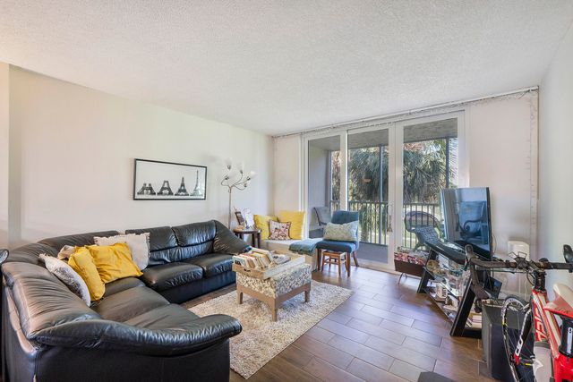 250 Jacaranda Drive 308, Plantation, FL 33324