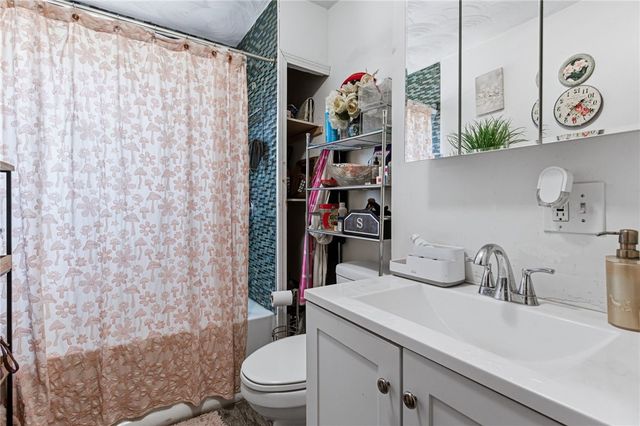 4 Rosemont Avenue, Johnston, RI 02919