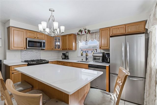 4 Rosemont Avenue, Johnston, RI 02919