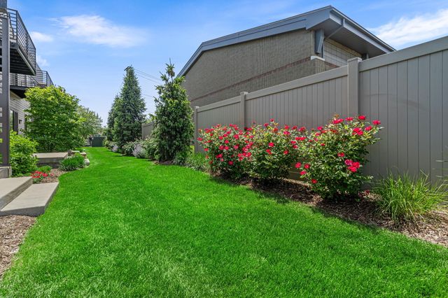 110 Central Avenue 104, Holland, MI 49423
