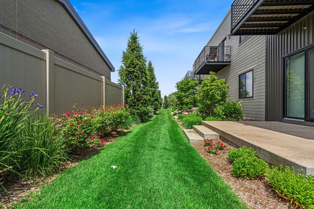 110 Central Avenue 104, Holland, MI 49423
