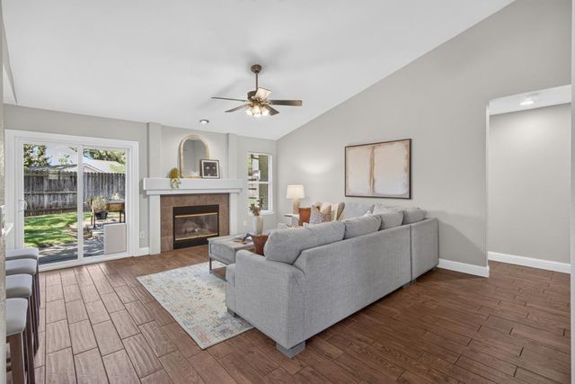 2237 Americana Dr, Roseville, CA 95747