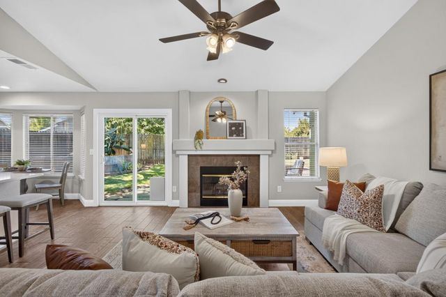2237 Americana Dr, Roseville, CA 95747