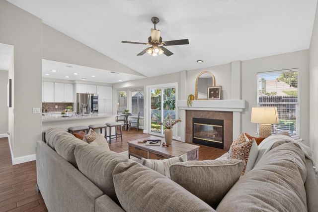 2237 Americana Dr, Roseville, CA 95747
