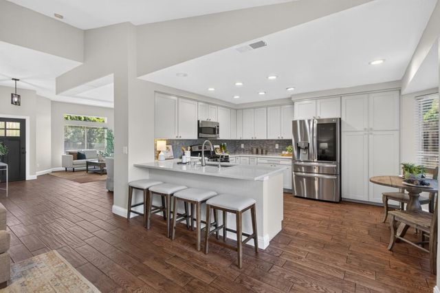 2237 Americana Dr, Roseville, CA 95747