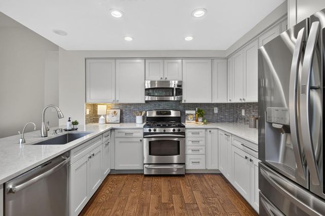 2237 Americana Dr, Roseville, CA 95747