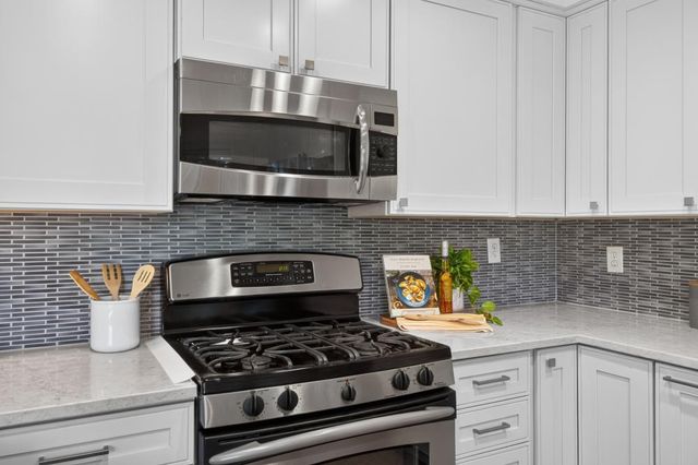 2237 Americana Dr, Roseville, CA 95747