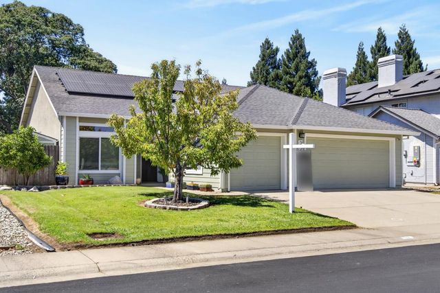 2237 Americana Dr, Roseville, CA 95747