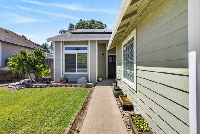 2237 Americana Dr, Roseville, CA 95747