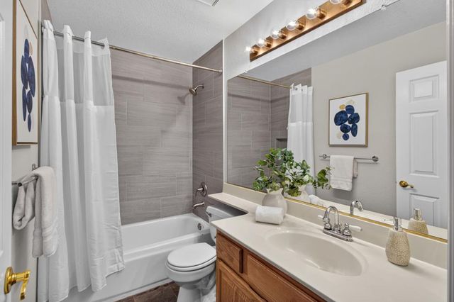 2237 Americana Dr, Roseville, CA 95747