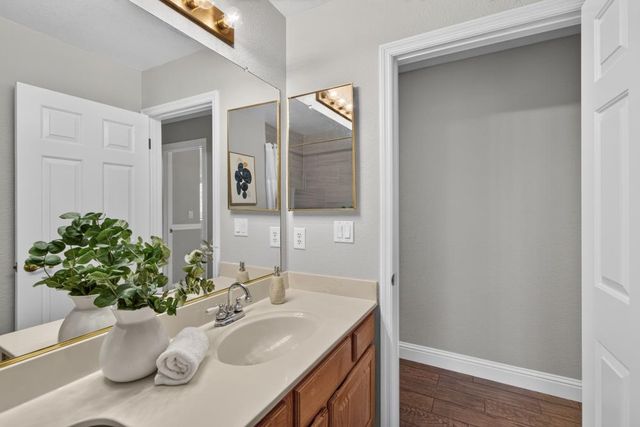 2237 Americana Dr, Roseville, CA 95747