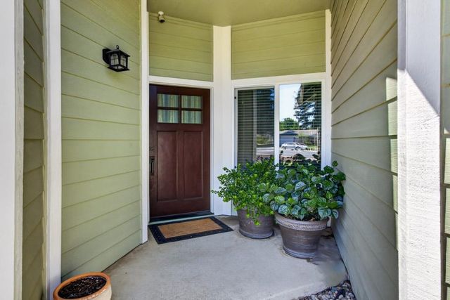 2237 Americana Dr, Roseville, CA 95747