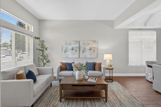 2237 Americana Dr, Roseville, CA 95747