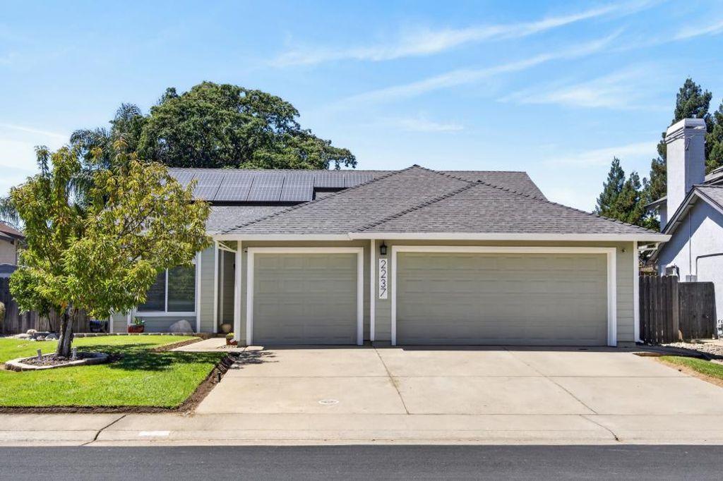 2237 Americana Dr, Roseville, CA 95747