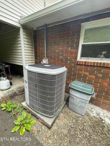 287 Lone Mountain Rd, Tazewell, TN 37879