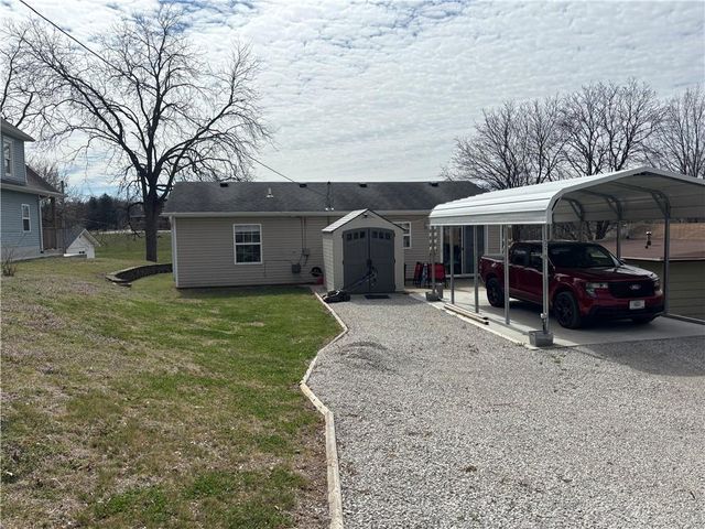 3215 LOCUST Street, St Joseph, MO 64507