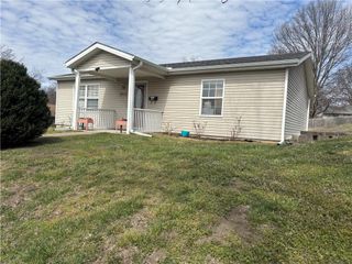 3215 LOCUST Street, St Joseph, MO 64507