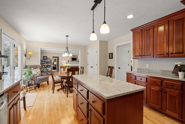 7 Huckleberry Road, Hopkinton, MA 01748