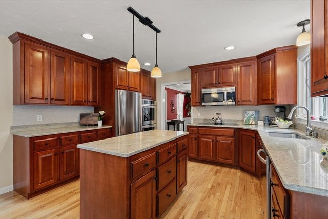 7 Huckleberry Road, Hopkinton, MA 01748