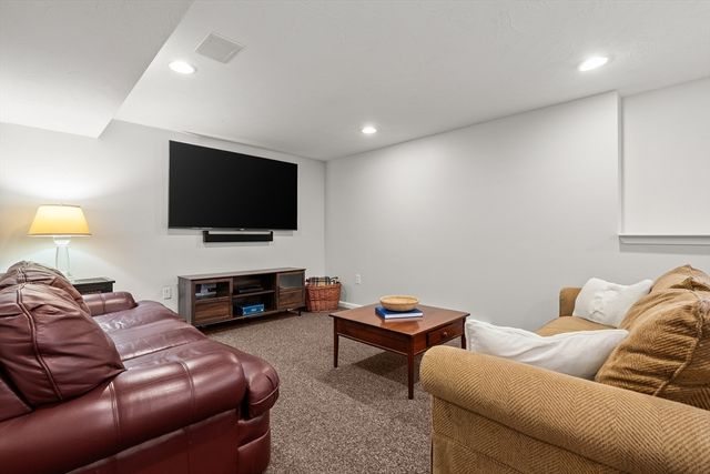 7 Huckleberry Road, Hopkinton, MA 01748