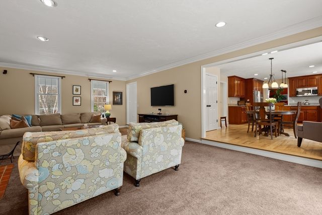 7 Huckleberry Road, Hopkinton, MA 01748