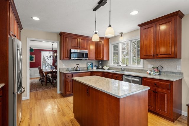 7 Huckleberry Road, Hopkinton, MA 01748