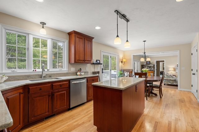 7 Huckleberry Road, Hopkinton, MA 01748