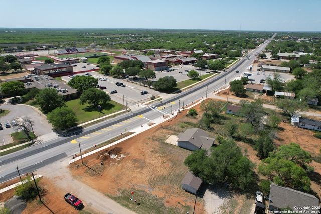 203 Zanderson, Jourdanton, TX 78026