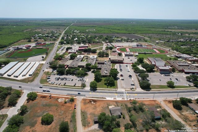 203 Zanderson, Jourdanton, TX 78026
