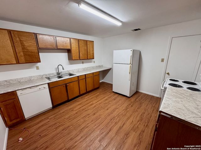 203 Zanderson, Jourdanton, TX 78026