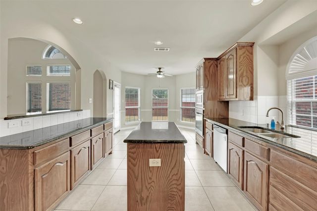 10438 Coach House Lane, Frisco, TX 75035
