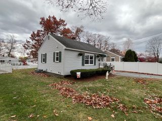 94 Fleming St, Lowell, MA 01851