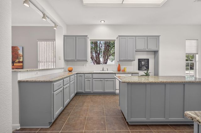 201 Whispering Wind DR, Georgetown, TX 78633