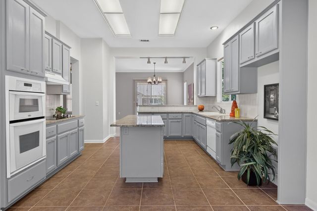 201 Whispering Wind DR, Georgetown, TX 78633