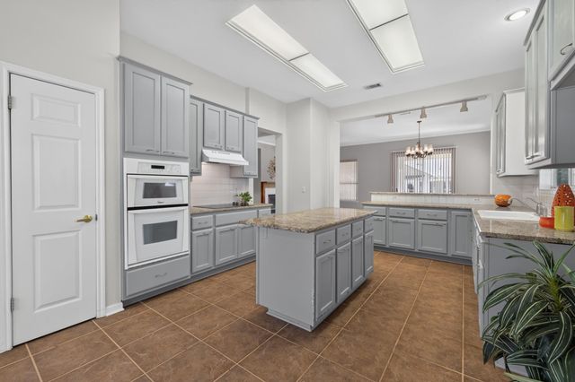 201 Whispering Wind DR, Georgetown, TX 78633