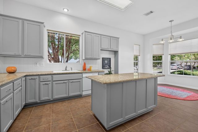 201 Whispering Wind DR, Georgetown, TX 78633