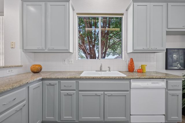 201 Whispering Wind DR, Georgetown, TX 78633
