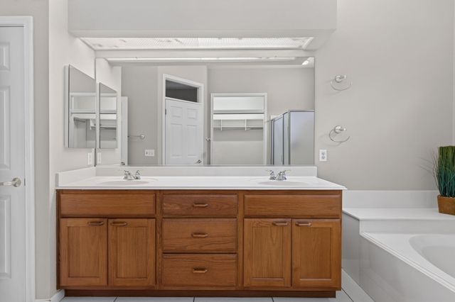 201 Whispering Wind DR, Georgetown, TX 78633