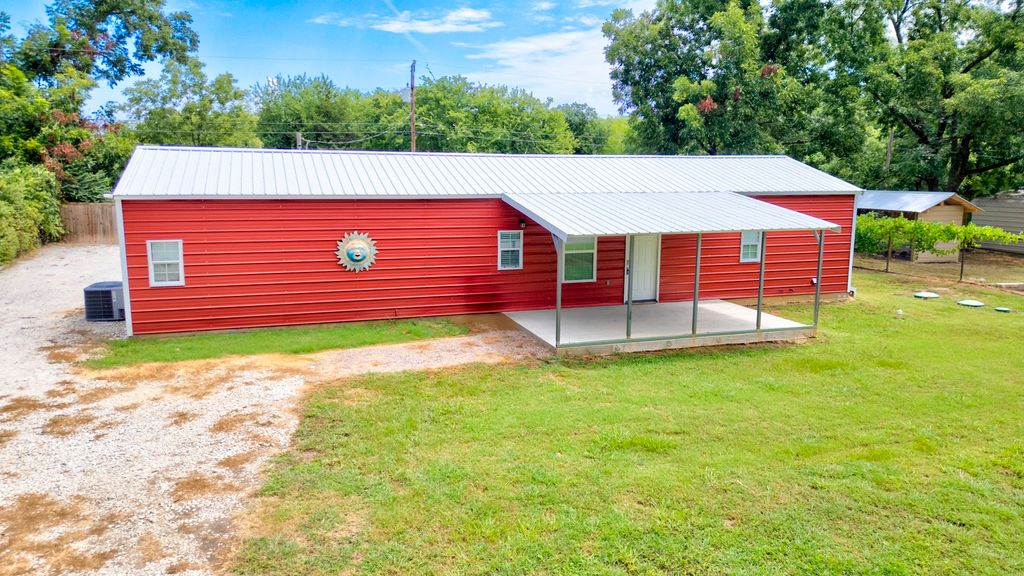 410 Navajo, Gordonville, TX 76245