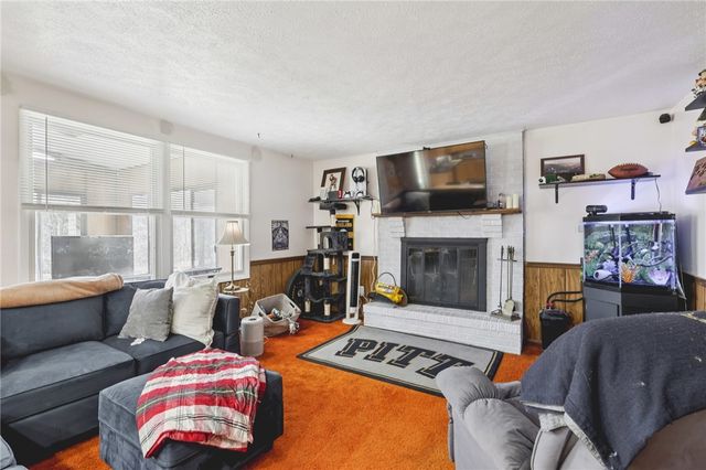 114 Tangleview Dr, White Oak, PA 15131