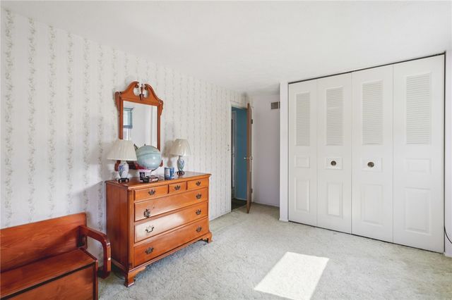 114 Tangleview Dr, White Oak, PA 15131