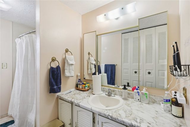 114 Tangleview Dr, White Oak, PA 15131