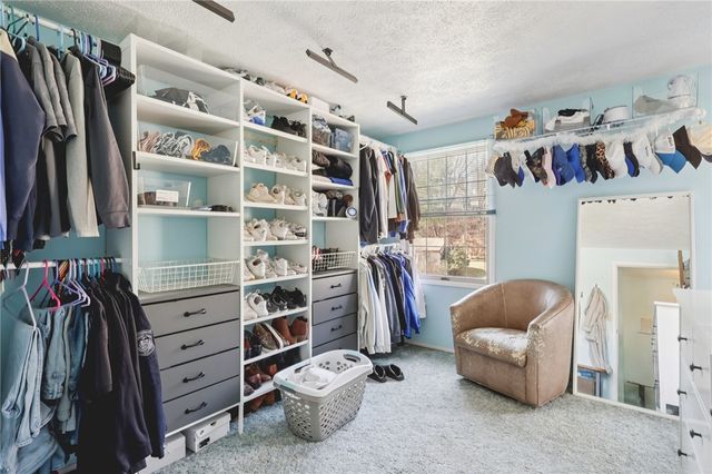 114 Tangleview Dr, White Oak, PA 15131