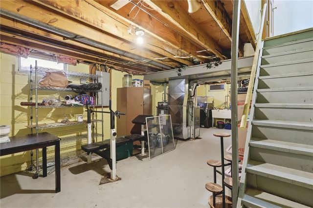 114 Tangleview Dr, White Oak, PA 15131