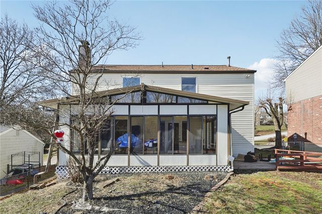 114 Tangleview Dr, White Oak, PA 15131