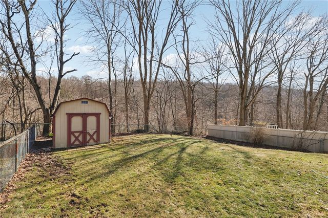 114 Tangleview Dr, White Oak, PA 15131